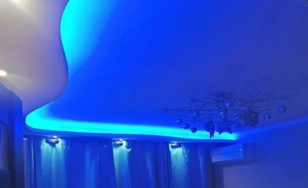 RGB светодиодная лента для закарнизной подсветки в квартире